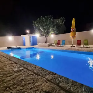 Paradiso Arx Apartment